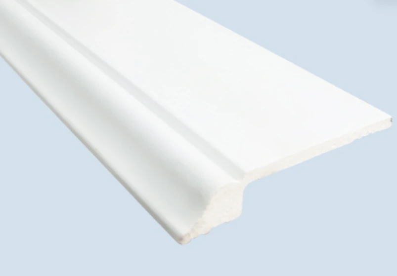 Minimalistická rýhovaná nástěnná soklová lišta PS