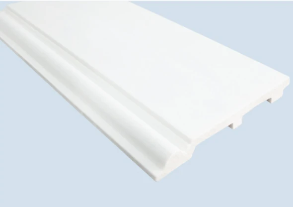 Moderní minimalistická bílá soklová lišta PS